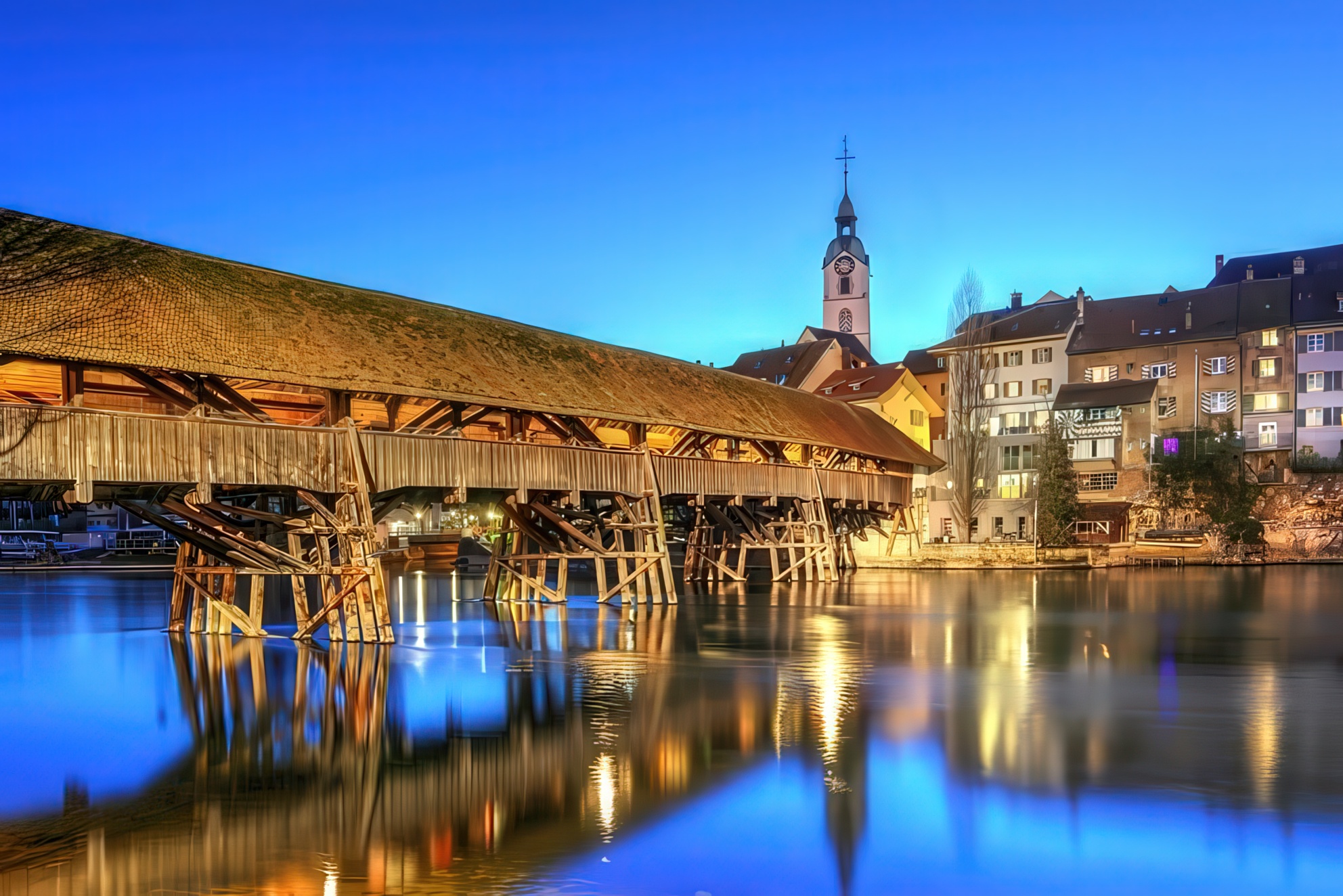 The covered wooden bridge over the Aare at dusk